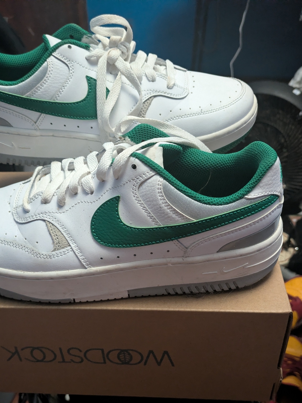 Women's Nike Gamma Force White And Green Sneakers Size 9